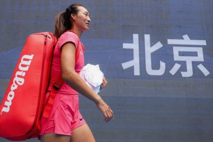 郑钦文钻石球场探路，砺练未来